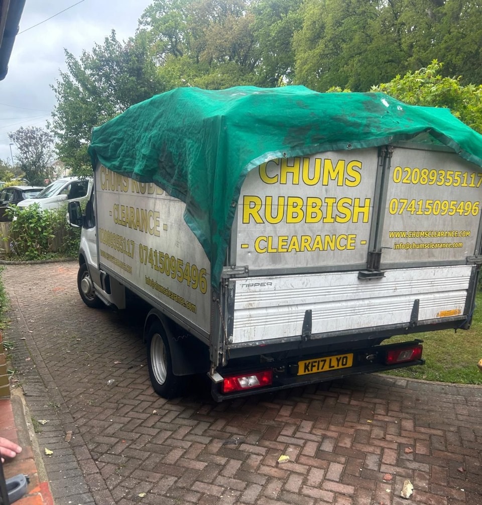 Garage Clearance in London – Turn Your Cluttered Garage into Useful Space